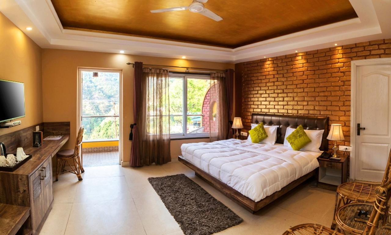 Nirvana Lodge And Lounge Мусори Екстериор снимка