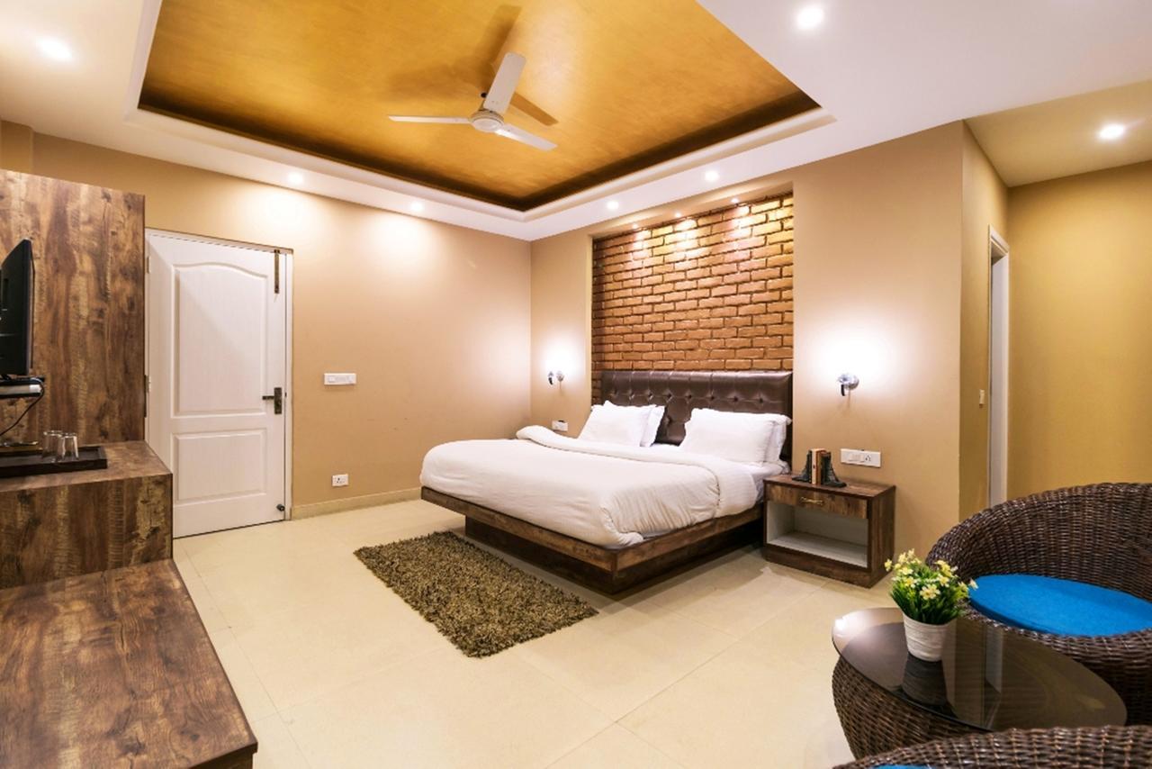 Nirvana Lodge And Lounge Мусори Екстериор снимка