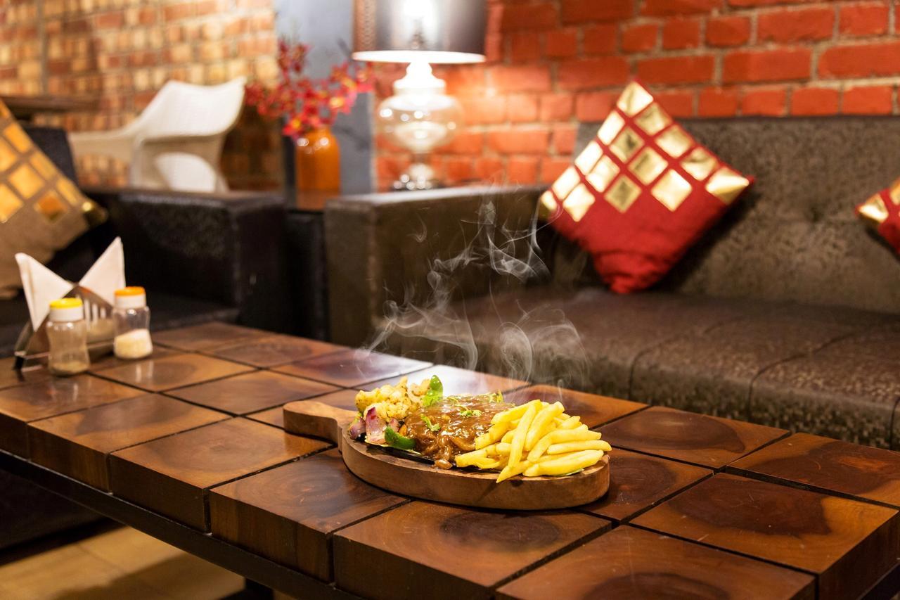 Nirvana Lodge And Lounge Мусори Екстериор снимка