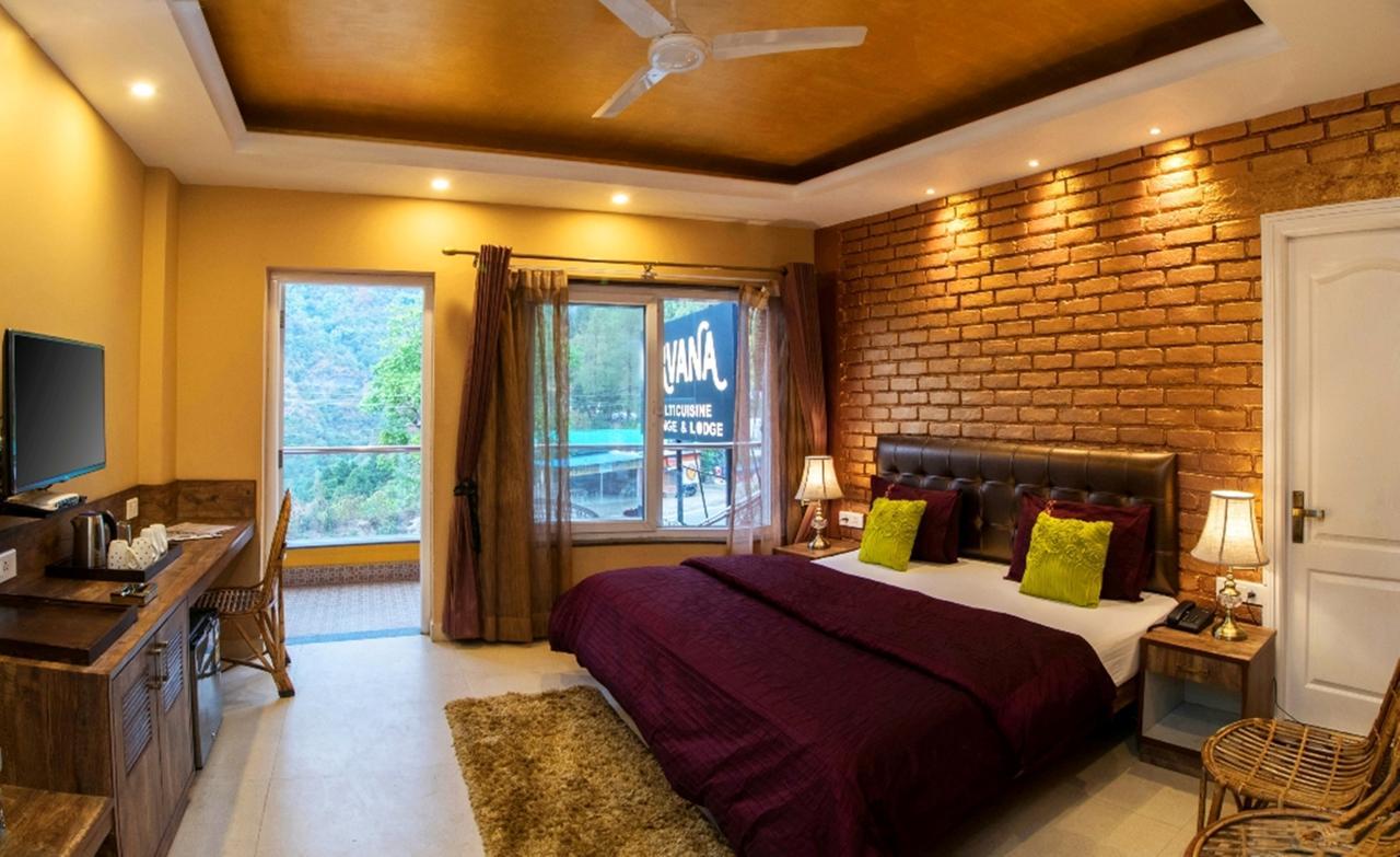 Nirvana Lodge And Lounge Мусори Екстериор снимка
