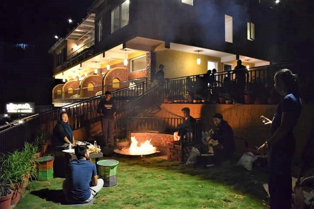 Nirvana Lodge And Lounge Мусори Екстериор снимка