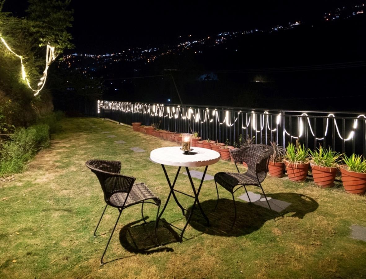 Nirvana Lodge And Lounge Мусори Екстериор снимка