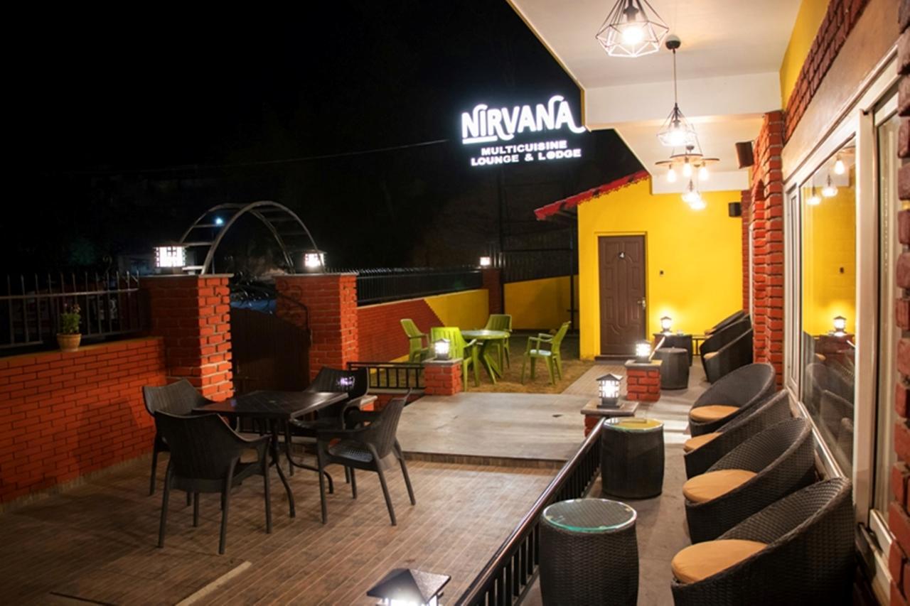 Nirvana Lodge And Lounge Мусори Екстериор снимка