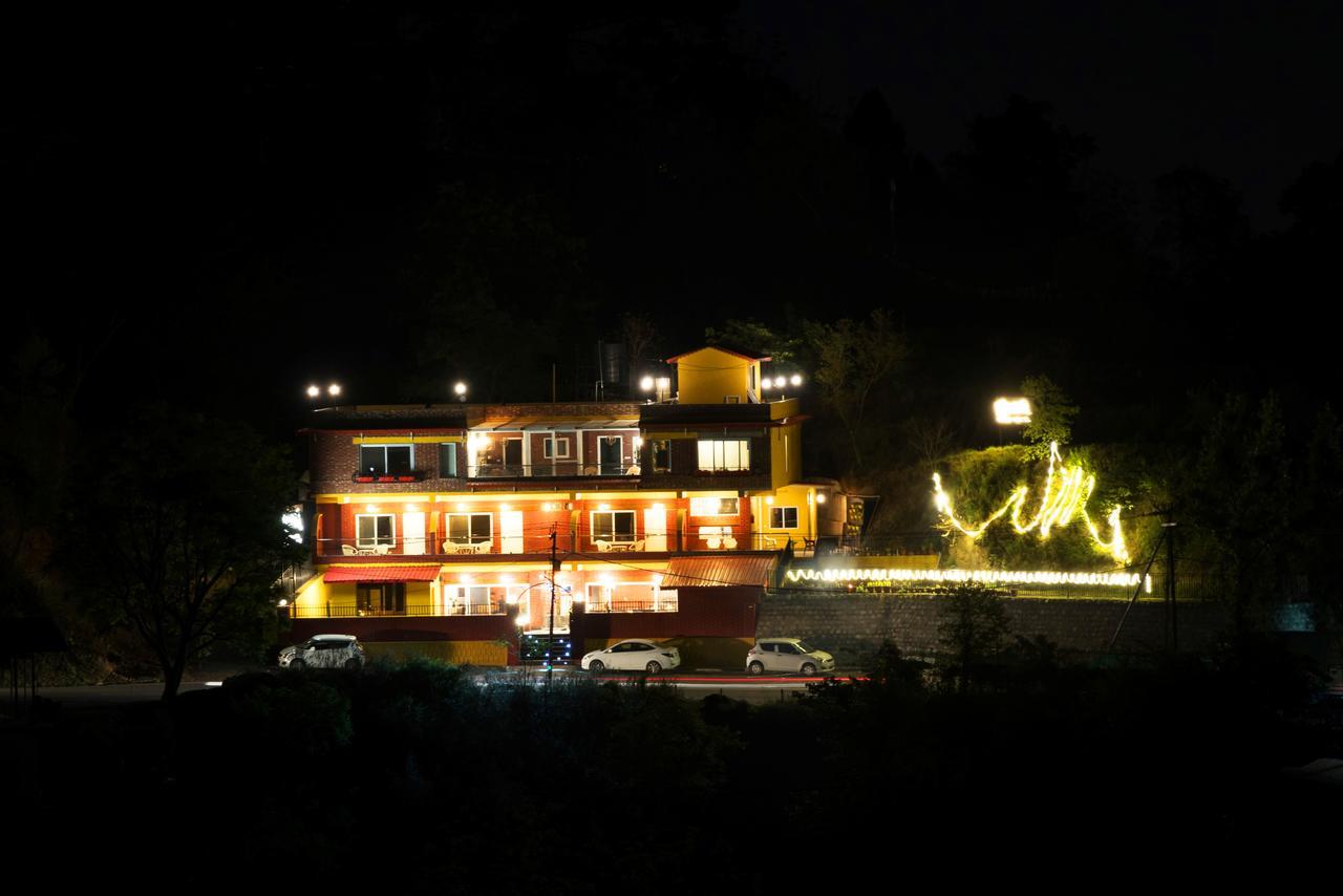 Nirvana Lodge And Lounge Мусори Екстериор снимка