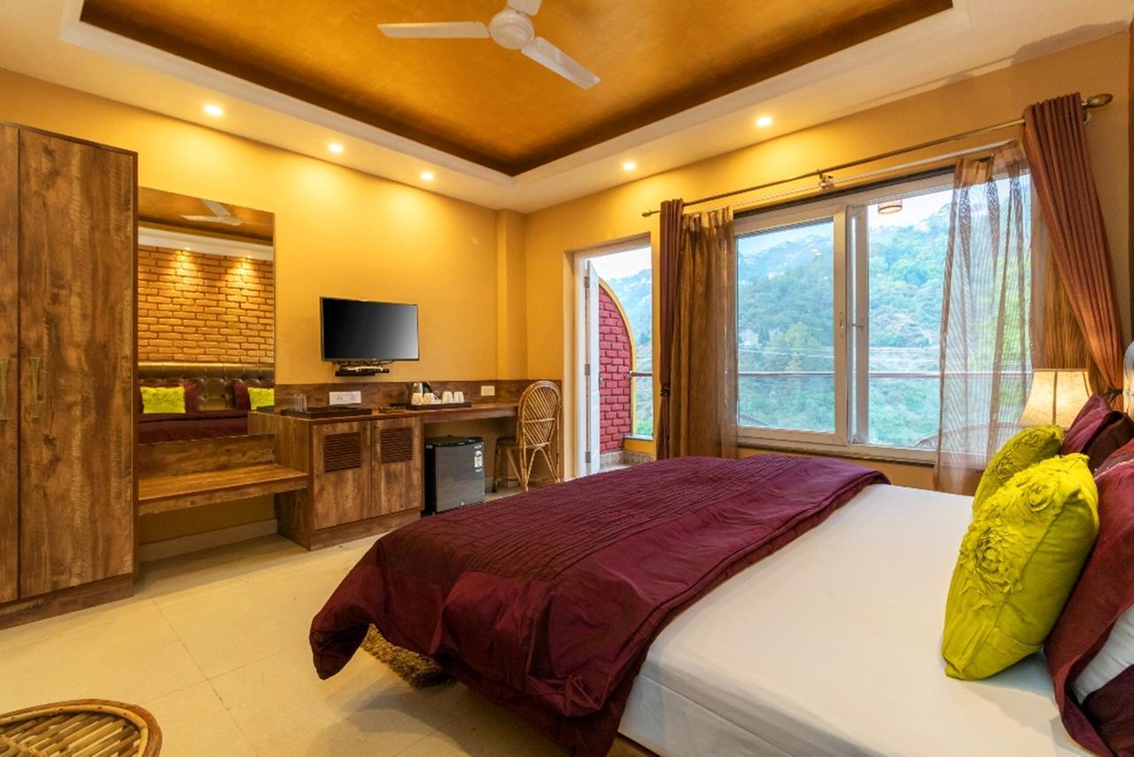 Nirvana Lodge And Lounge Мусори Екстериор снимка