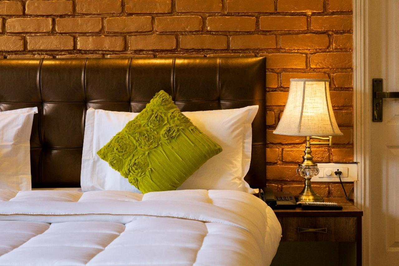 Nirvana Lodge And Lounge Мусори Екстериор снимка