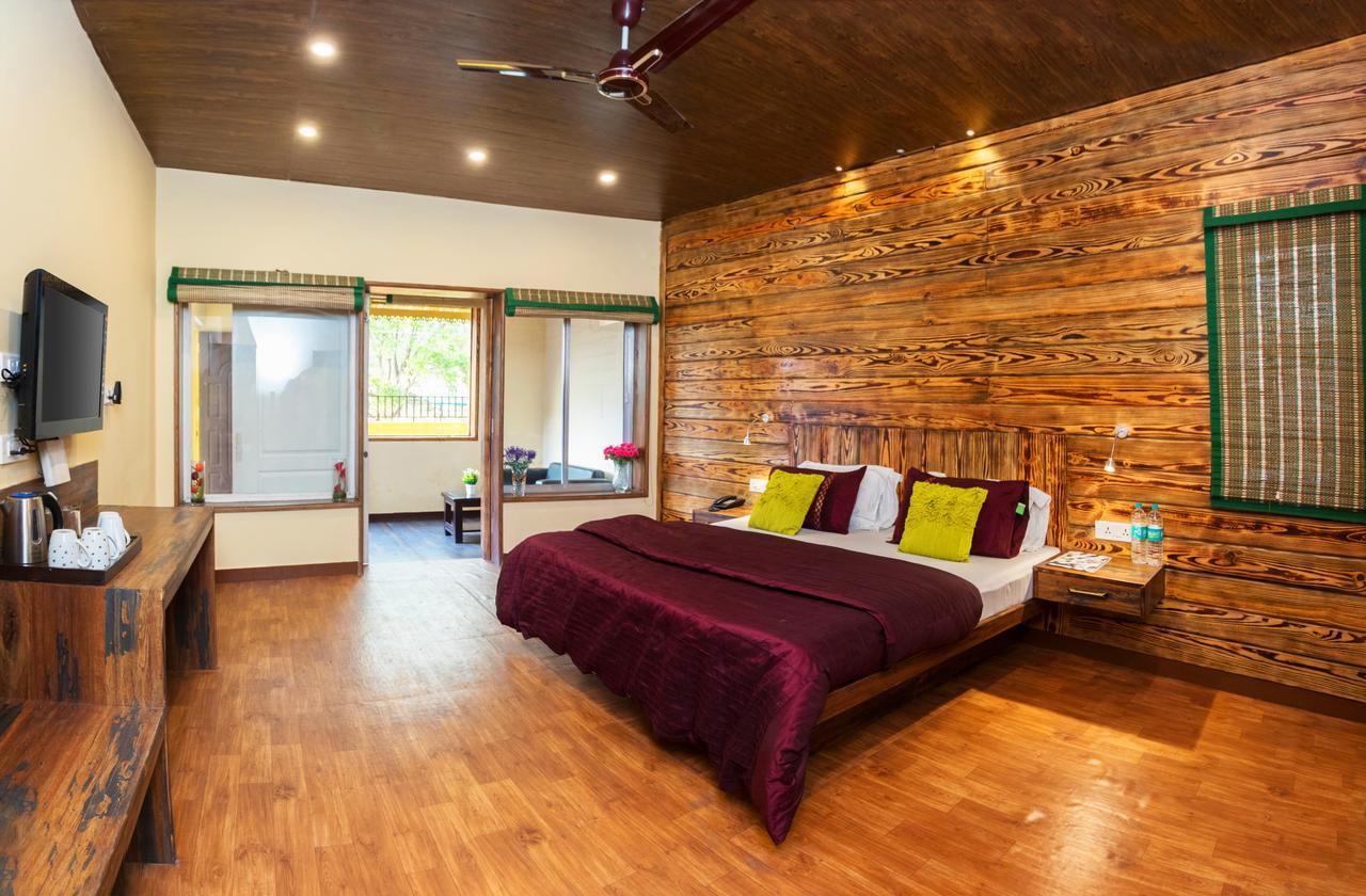 Nirvana Lodge And Lounge Мусори Екстериор снимка