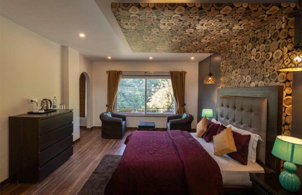 Nirvana Lodge And Lounge Мусори Екстериор снимка