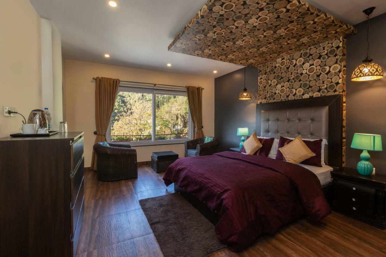 Nirvana Lodge And Lounge Мусори Екстериор снимка