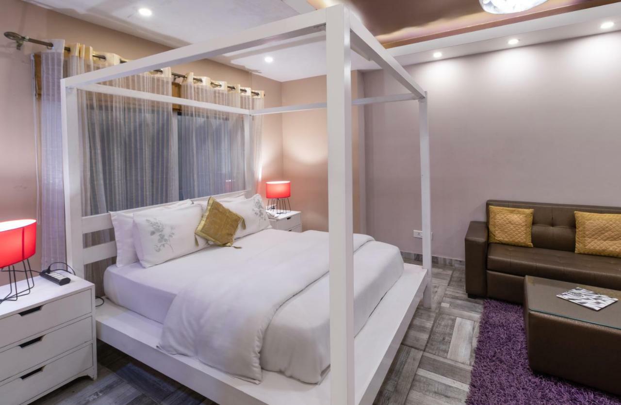 Nirvana Lodge And Lounge Мусори Екстериор снимка