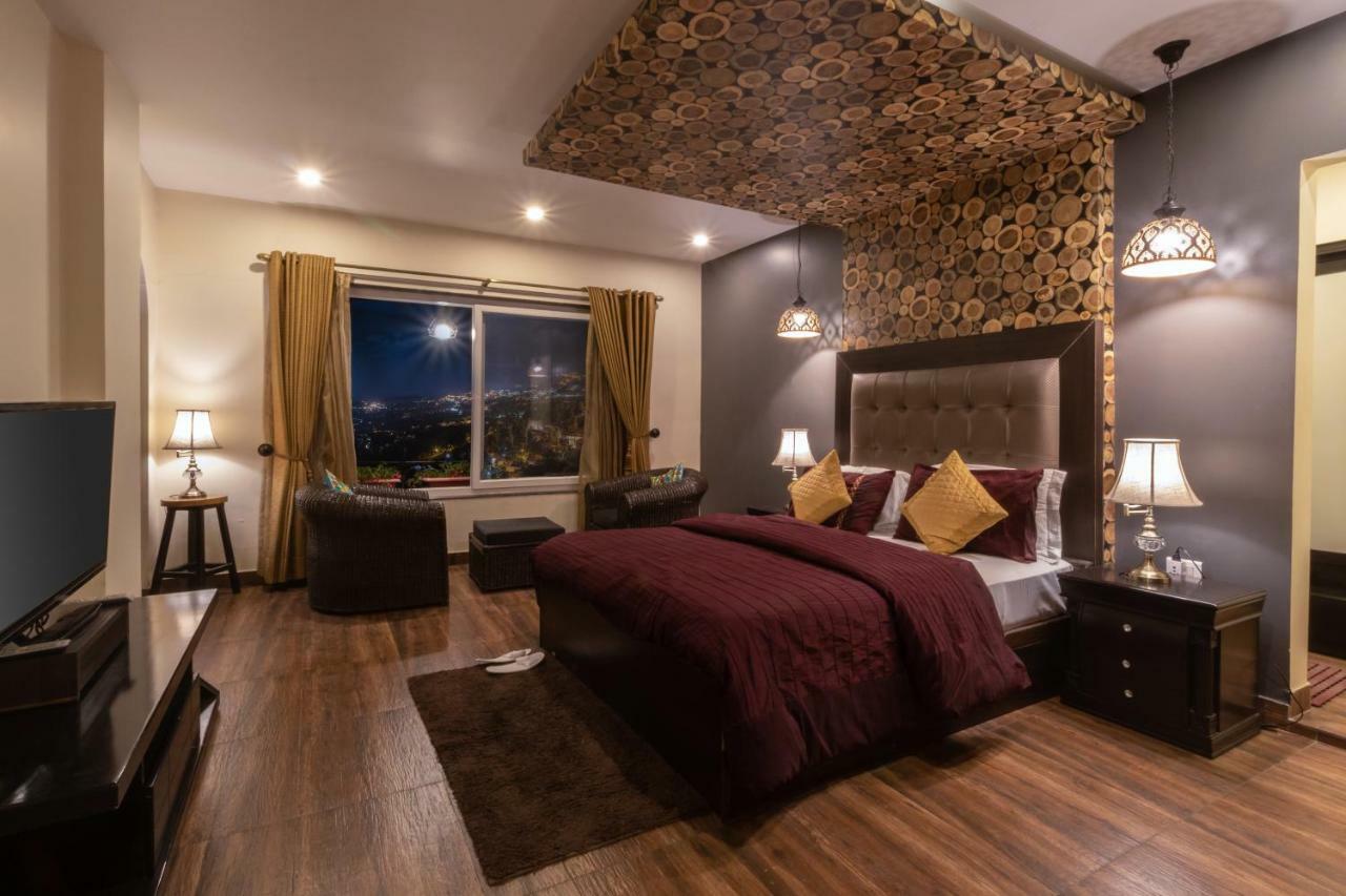 Nirvana Lodge And Lounge Мусори Екстериор снимка