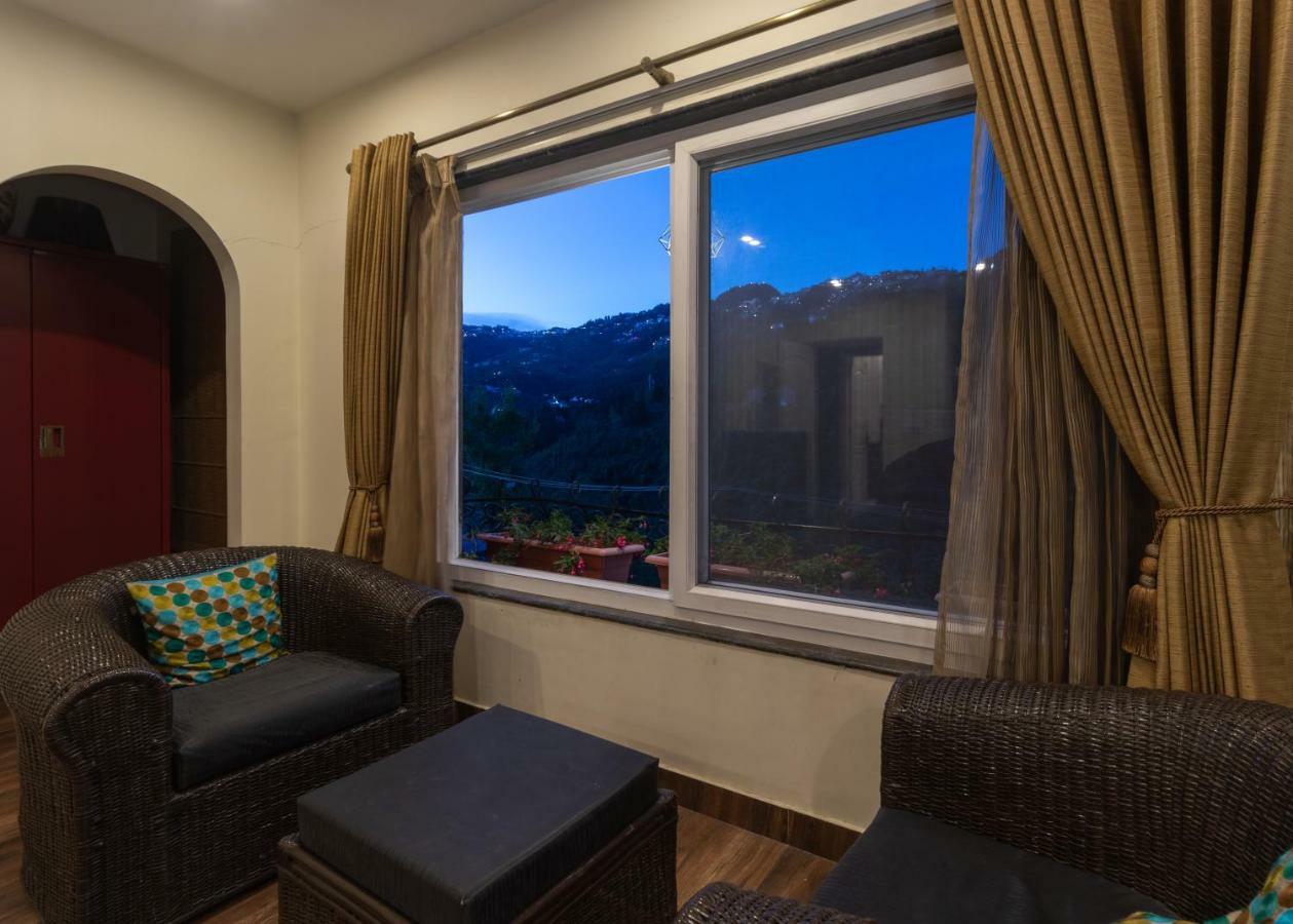 Nirvana Lodge And Lounge Мусори Екстериор снимка