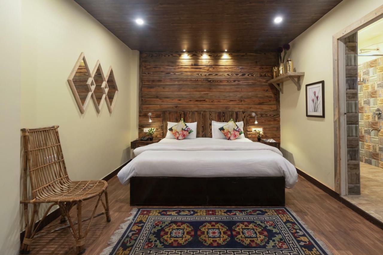 Nirvana Lodge And Lounge Мусори Екстериор снимка