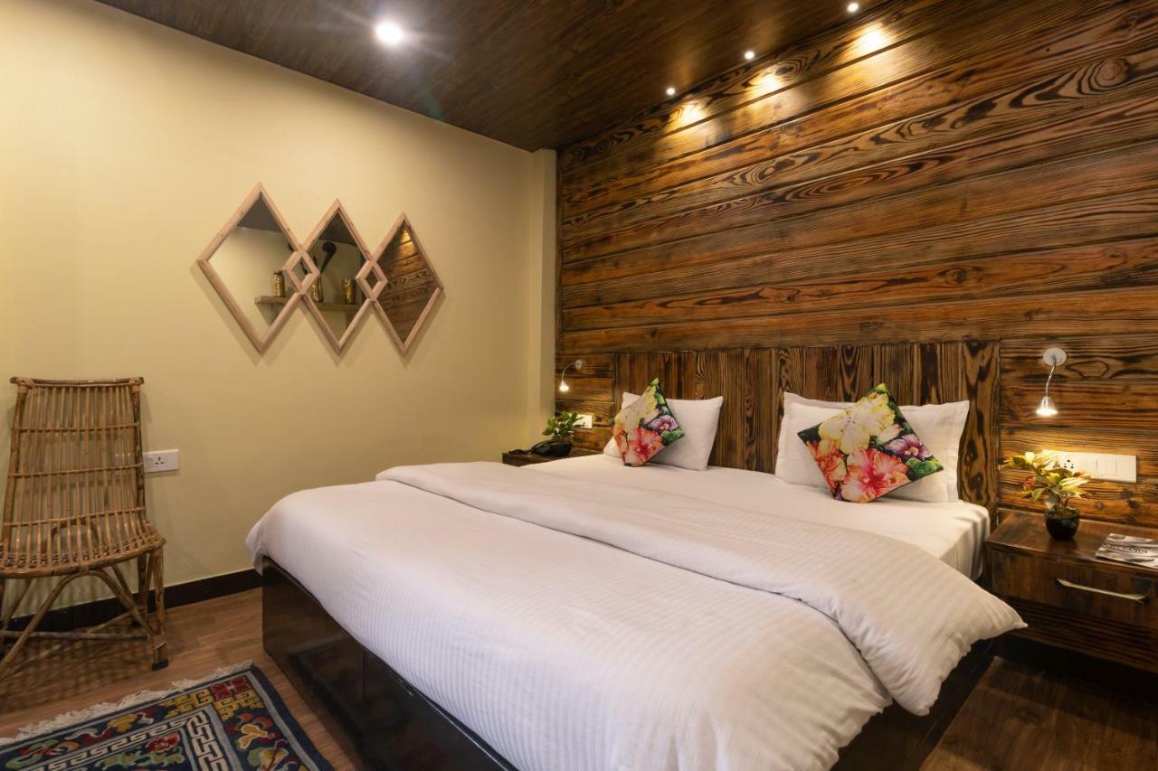 Nirvana Lodge And Lounge Мусори Екстериор снимка