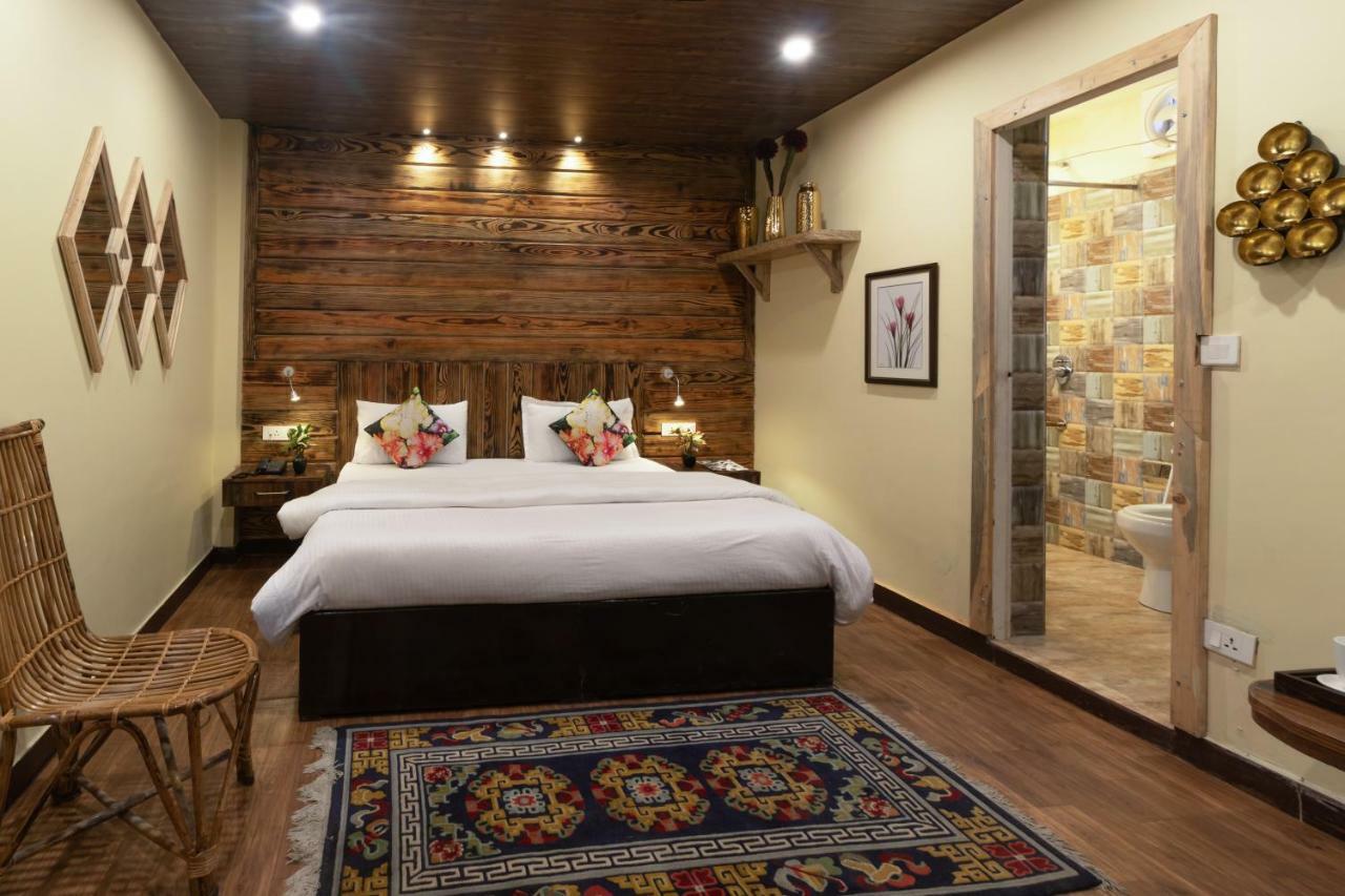 Nirvana Lodge And Lounge Мусори Екстериор снимка